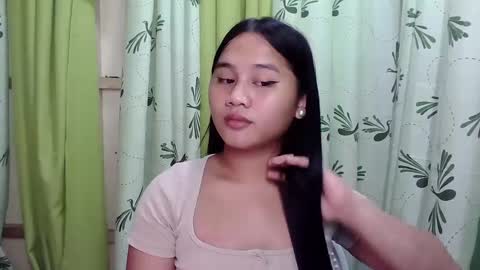 Snapshot of petite_trish chatting on February 2025 05:30:02 AM trish online show from February 2025 05:30:02 AM
