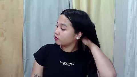 Snapshot of petite_trish chatting on February 2025 11:15:01 AM trish online show from February 2025 11:15:01 AM