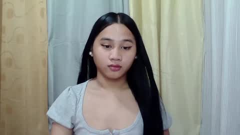 Snapshot of petite_trish chatting on February 2025 11:55:02 PM trish online show from February 2025 11:55:02 PM