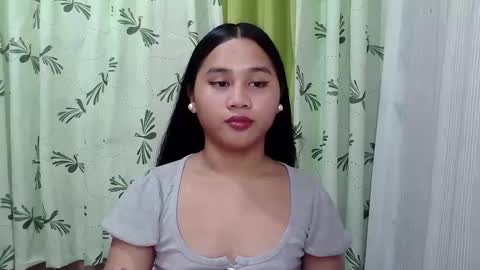 Snapshot of petite_trish chatting on February 2025 03:08:01 AM trish online show from February 2025 03:08:01 AM