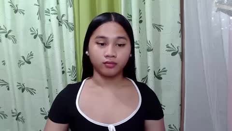 Snapshot of petite_trish chatting on February 2025 01:41:01 AM trish online show from February 2025 01:41:01 AM