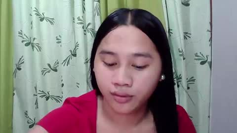 Snapshot of petite_trish chatting on February 2025 02:18:01 AM trish online show from February 2025 02:18:01 AM