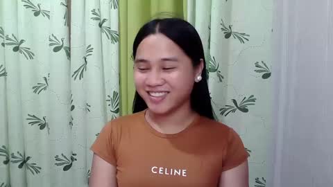 Snapshot of petite_trish chatting on February 2025 02:04:01 AM trish online show from February 2025 02:04:01 AM