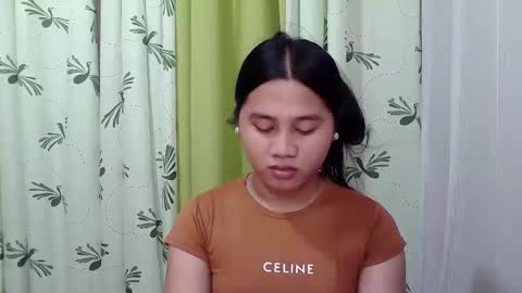 Snapshot of petite_trish chatting on February 2025 05:41:01 AM trish online show from February 2025 05:41:01 AM