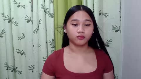 Snapshot of petite_trish chatting on February 2025 11:17:02 AM trish online show from February 2025 11:17:02 AM