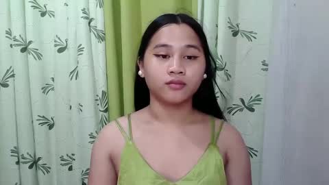 Snapshot of petite_trish chatting on February 2025 09:26:02 AM trish online show from February 2025 09:26:02 AM