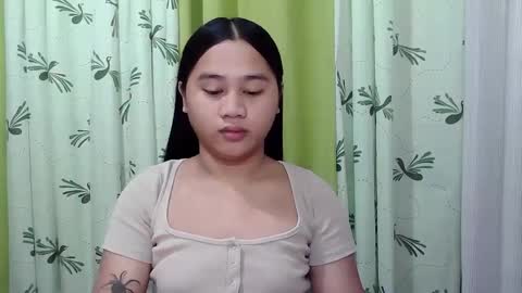 Snapshot of petite_trish chatting on February 2025 12:37:01 AM trish online show from February 2025 12:37:01 AM