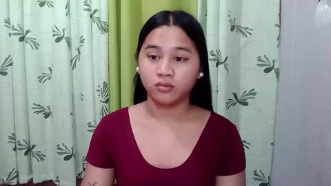 Snapshot of petite_trish chatting on February 2025 10:23:01 AM trish online show from February 2025 10:23:01 AM