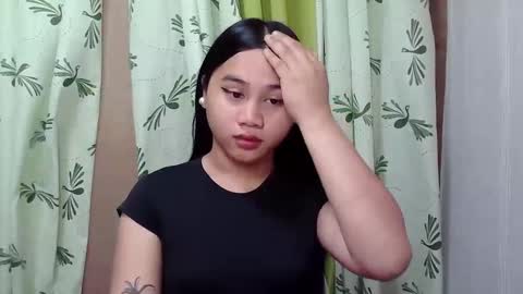 Snapshot of petite_trish chatting on February 2025 12:49:01 AM trish online show from February 2025 12:49:01 AM