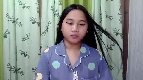 Snapshot of petite_trish chatting on February 2025 11:46:01 PM trish online show from February 2025 11:46:01 PM