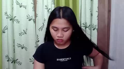 Snapshot of petite_trish chatting on February 2025 02:51:02 AM trish online show from February 2025 02:51:02 AM