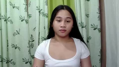 Snapshot of petite_trish chatting on February 2025 10:37:02 AM trish online show from February 2025 10:37:02 AM