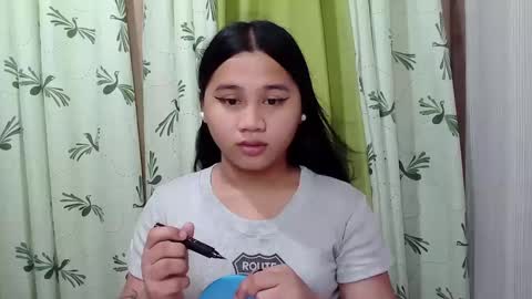 Snapshot of petite_trish chatting on February 2025 10:26:01 AM trish online show from February 2025 10:26:01 AM