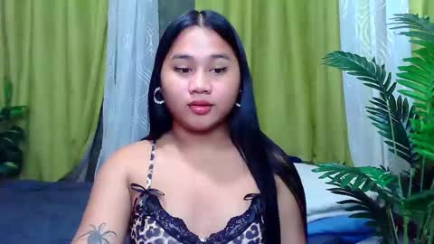 Snapshot of petite_trish chatting on September 2025 11:40:02 PM trish online show from September 2025 11:40:02 PM