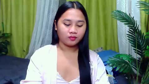 Snapshot of petite_trish chatting on September 2025 11:39:02 PM trish online show from September 2025 11:39:02 PM