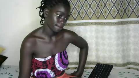 Snapshot of petitte_gyaal chatting on November 2025 06:28:01 PM petitte_gyaal online show from November 2025 06:28:01 PM