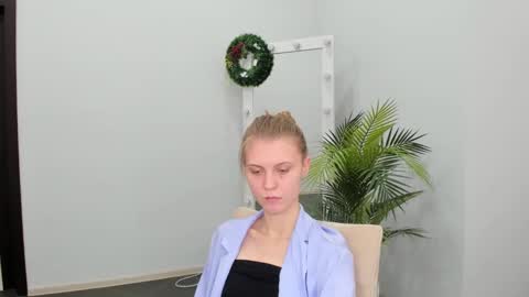 Phoebe online show from December 2024 03:39:01 PM
