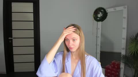 Phoebe online show from December 2024 02:33:01 PM