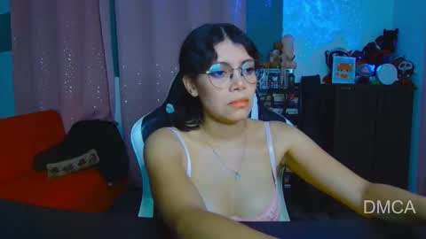 Snapshot of piixiie_d_oll chatting on December 2025 04:51:02 AM Andrea G online show from December 2025 04:51:02 AM