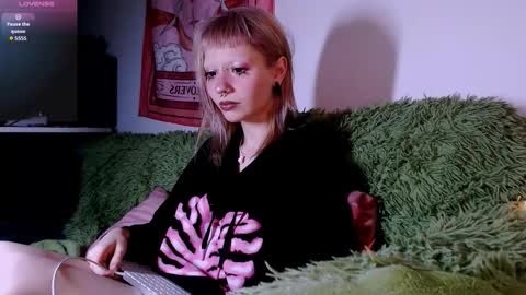pink_k1tty online show from October 2025 03:40:01 PM