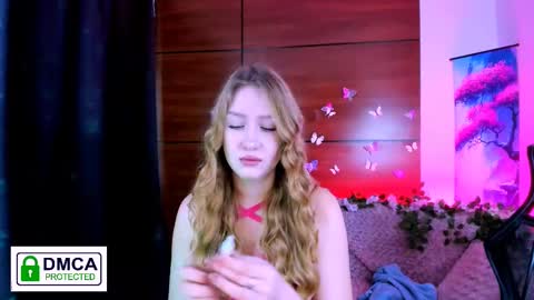 Snapshot of playful_sophie chatting on December 2024 11:10:01 AM Sophie online show from December 2024 11:10:01 AM