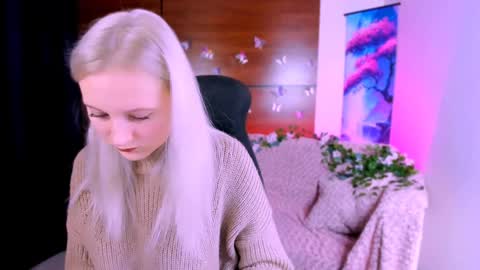 Snapshot of playful_sophie chatting on December 2024 10:36:02 AM Sophie online show from December 2024 10:36:02 AM