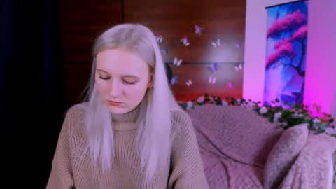 Snapshot of playful_sophie chatting on December 2024 01:38:02 PM Sophie online show from December 2024 01:38:02 PM