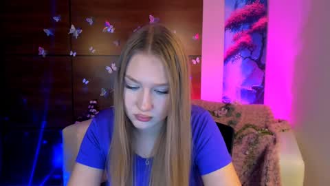 Snapshot of playful_sophie chatting on January 2025 04:04:01 AM Sophie online show from January 2025 04:04:01 AM