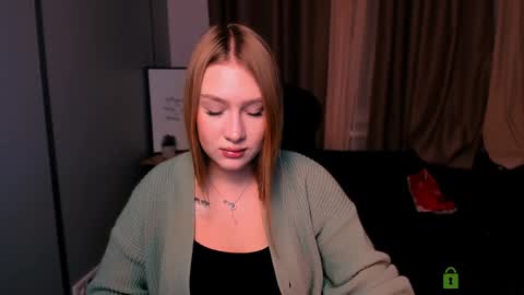 Snapshot of playful_sophie chatting on January 2025 08:59:02 PM Sophie online show from January 2025 08:59:02 PM