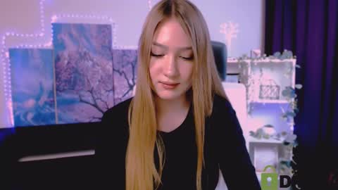 Snapshot of playful_sophie chatting on February 2025 09:14:01 PM Sophie online show from February 2025 09:14:01 PM