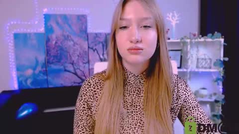 Snapshot of playful_sophie chatting on February 2025 09:31:02 PM Sophie online show from February 2025 09:31:02 PM
