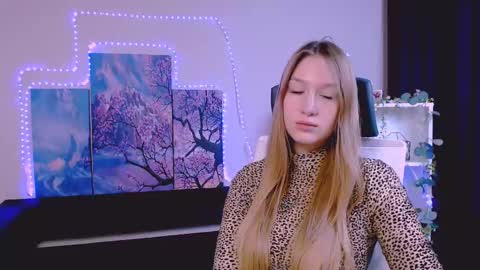 Snapshot of playful_sophie chatting on February 2025 03:45:01 AM Sophie online show from February 2025 03:45:01 AM