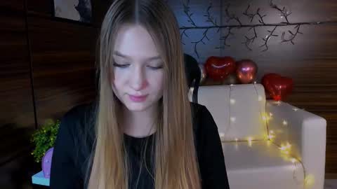 Snapshot of playful_sophie chatting on March 2025 04:06:01 AM Sophie online show from March 2025 04:06:01 AM
