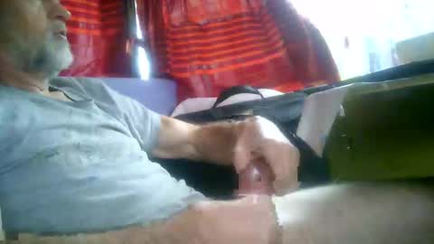 Snapshot of plus84u chatting on December 2024 12:00:01 PM Fratzz online show from December 2024 12:00:01 PM