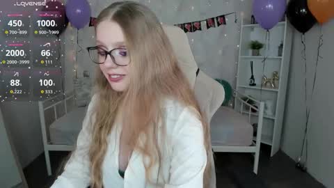 Polly  online show from November 2025 05:50:02 AM