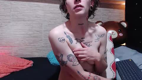 pretty_cristal22 online show from December 2025 01:09:02 PM