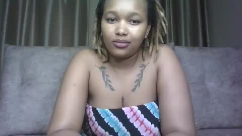 Snapshot of pretty_little_baibe chatting on November 2025 12:27:02 AM Tracy online show from November 2025 12:27:02 AM