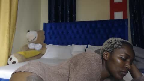 Snapshot of prettyquee chatting on November 2025 07:05:02 PM sasha online show from November 2025 07:05:02 PM