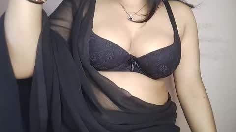 priyu_ online show from November 2025 09:09:01 AM