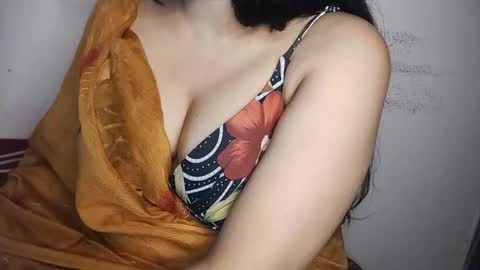 priyu_ online show from November 2025 10:04:01 PM