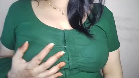 priyu_ online show from December 2025 03:07:01 PM