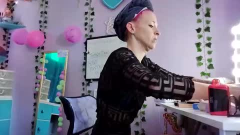 Snapshot of purple2staythnxxx chatting on October 2025 03:25:01 PM Purple2StayThnxxx online show from October 2025 03:25:01 PM