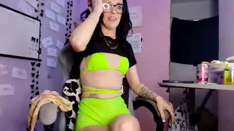 Snapshot of purple2staythnxxx chatting on December 2025 10:40:02 PM Purple2StayThnxxx online show from December 2025 10:40:02 PM