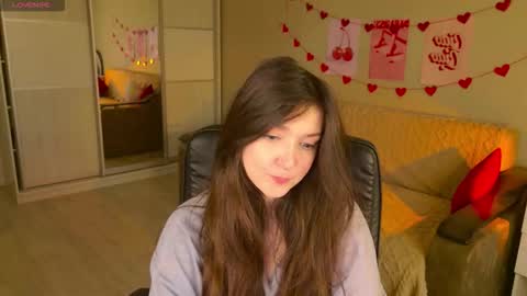 Snapshot of purple_averge chatting on October 2025 05:42:02 AM Bella online show from October 2025 05:42:02 AM