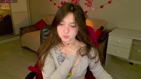 Snapshot of purple_averge chatting on November 2025 05:40:01 AM Bella online show from November 2025 05:40:01 AM