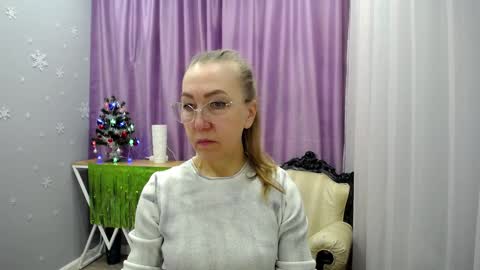 Snapshot of queen_a_n_i chatting on December 2024 10:45:02 AM A N I Ill be here on December 1st online show from December 2024 10:45:02 AM