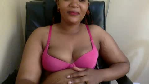 Queenbebony2 online show from January 2025 06:38:01 AM