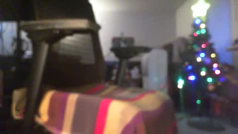 Snapshot of qwerty__pop chatting on December 2025 12:37:02 AM qwerty__pop online show from December 2025 12:37:02 AM