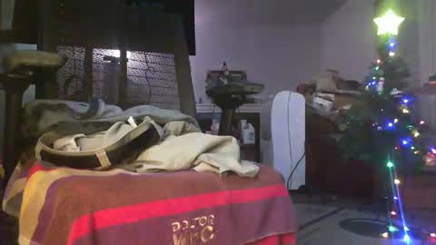 Snapshot of qwerty__pop chatting on December 2025 07:34:01 AM qwerty__pop online show from December 2025 07:34:01 AM