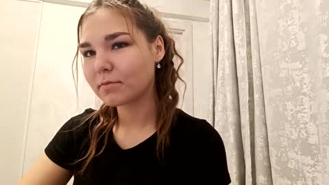 Synthia  FIrst day here  online show from December 2025 03:41:02 PM